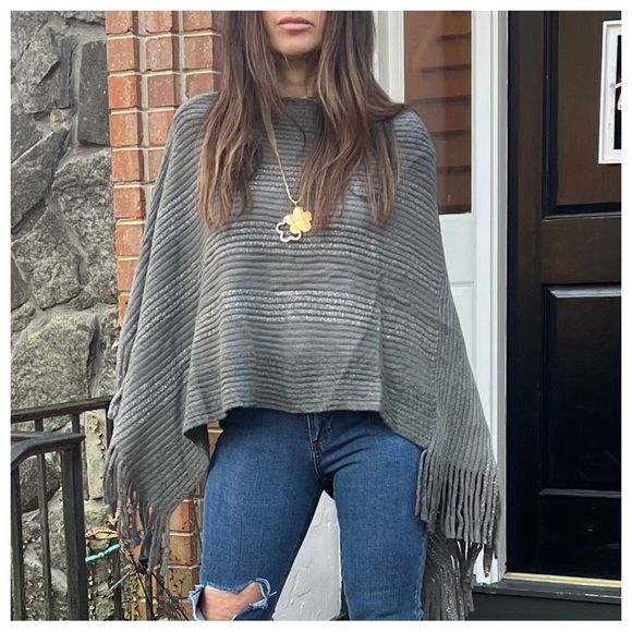 BOHO FABULOUS FRINGED PONCHOS - Picture 4 of 7